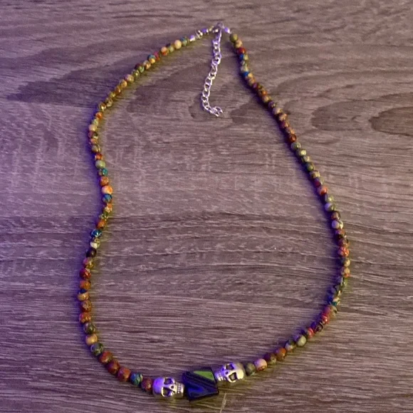 Skull beaded fordite necklace - Picture 4 of 4